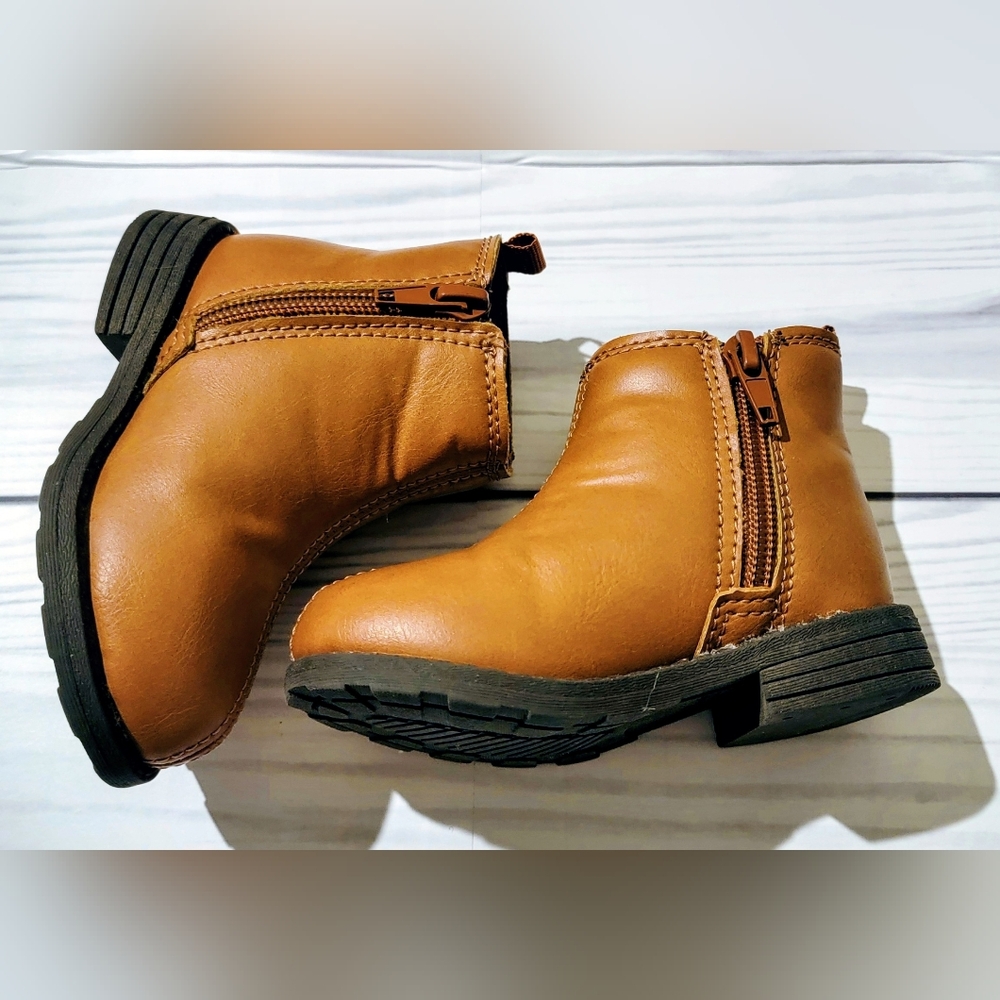 Carter's Tan Kids Zip-Up Boots with Side Heart Bucklerters Size 5 - Picture 3 of 8